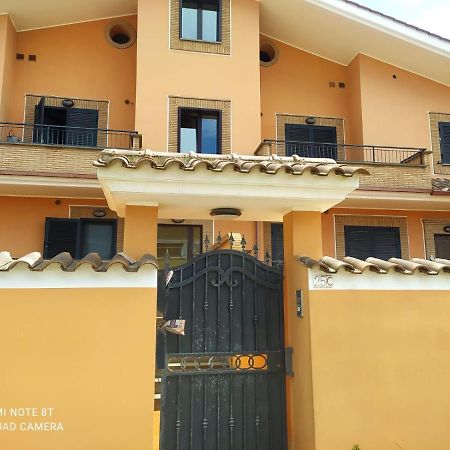 Casa Vacanza Indaco Fiumicino Bagian luar foto