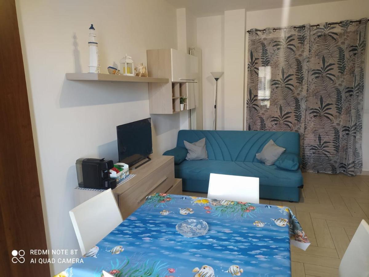Casa Vacanza Indaco Fiumicino Bagian luar foto